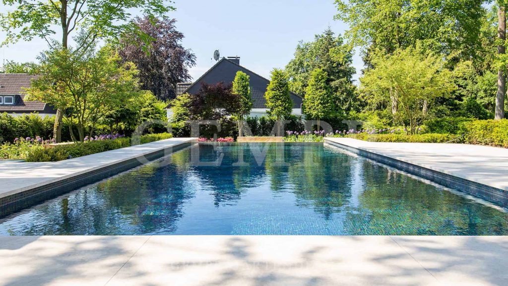 gartengestaltung mit pool und terrasse