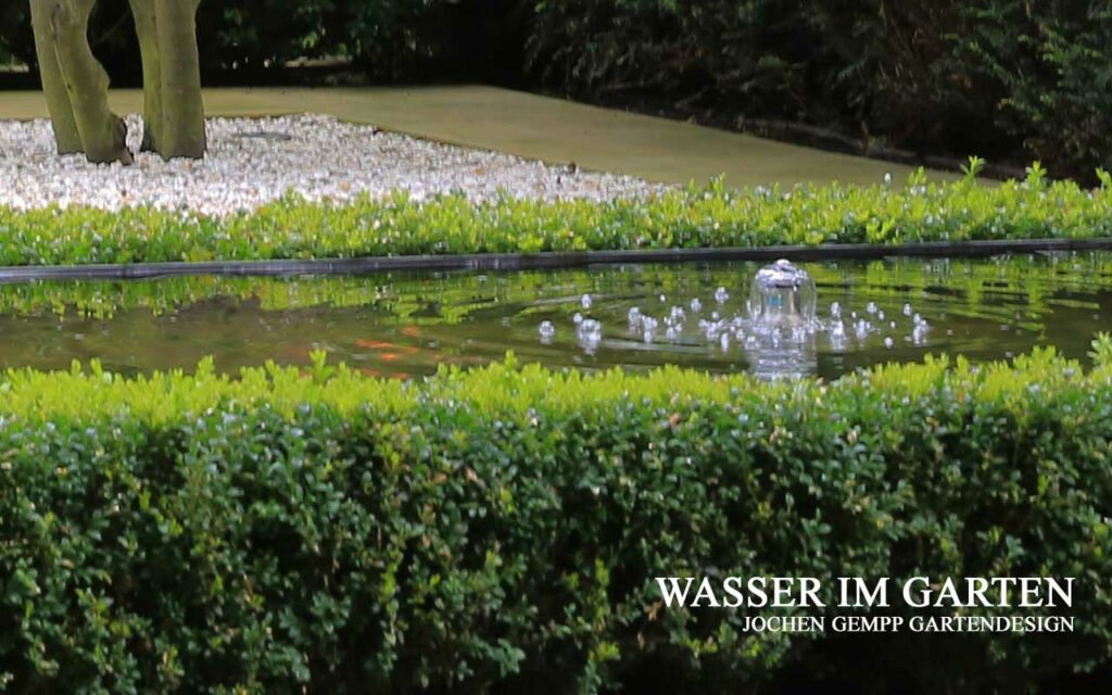 Wasser im Garten modern