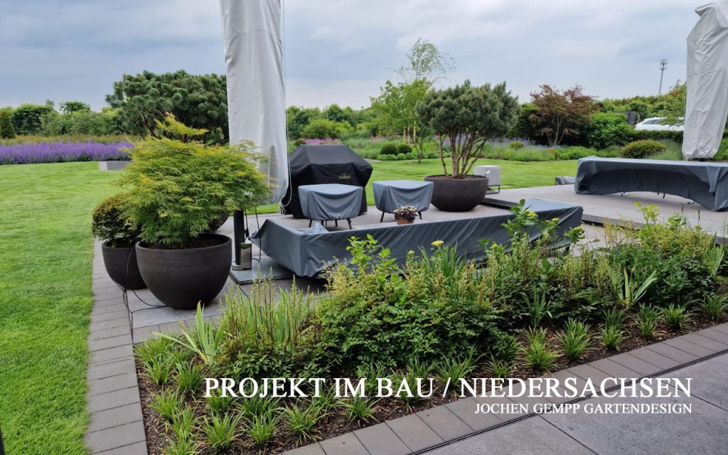 Exklusive Gartengestaltung im Bau Beispiel Niedersachsen