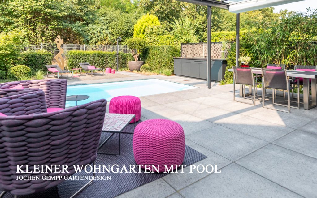 kleiner Garten mit kleinem Pool